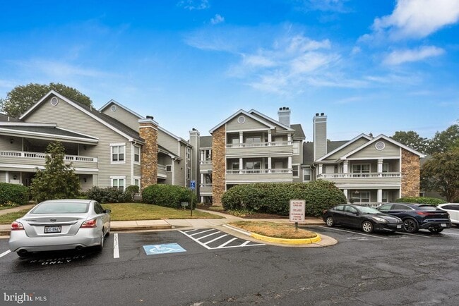 Building Photo - 13085 Autumn Woods Way