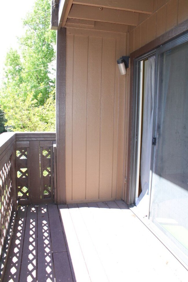 Building Photo - 507 Chabre Ct