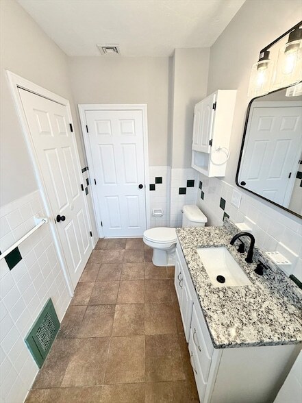 Building Photo - 18 Salina Rd