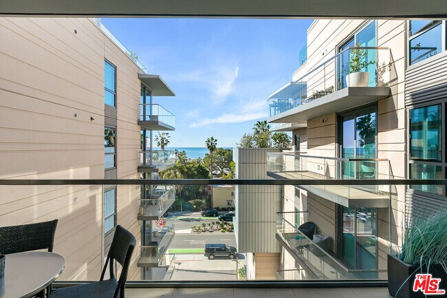 Building Photo - 1755 Ocean Ave