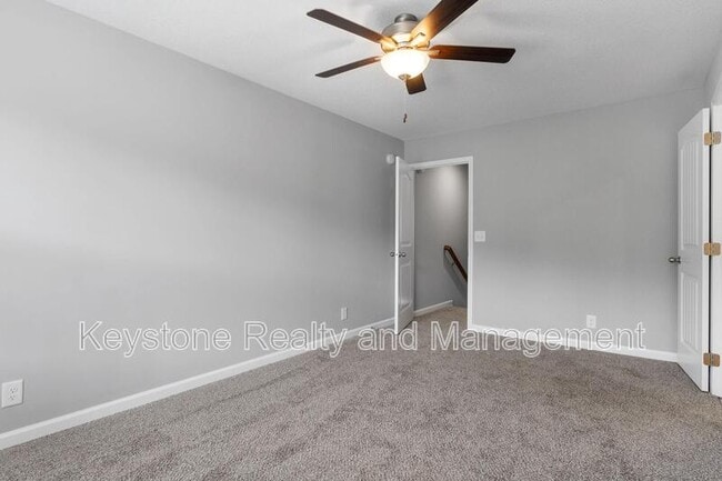 Building Photo - 206 Woodland Vly Ln