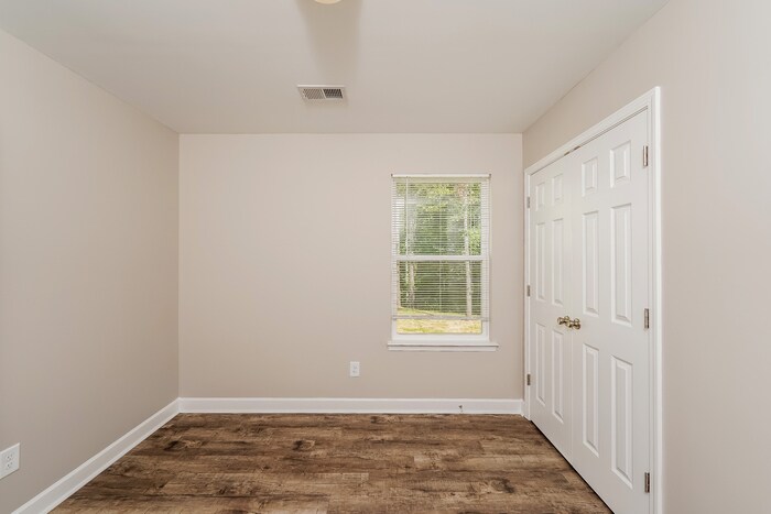 Building Photo - 170 Willowridge Ln