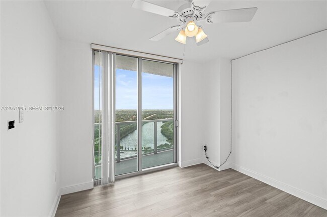 Building Photo - 2681 N Flamingo Rd