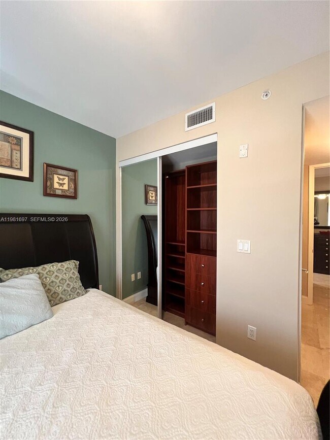 Building Photo - 2401 N Ocean Blvd