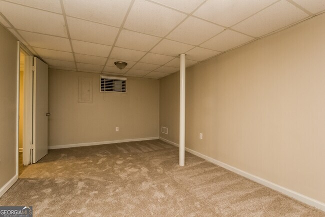 Building Photo - 5845 S Quail Dr