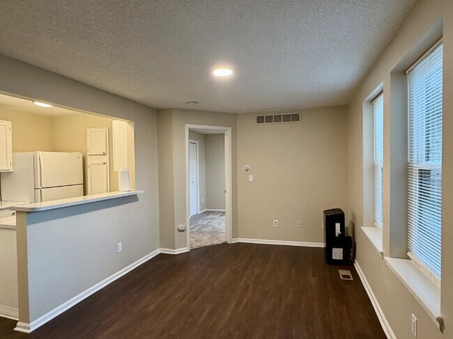 Building Photo - Garden-Level Condo Featuring 1bd/1ba in Desirable Stoney Creek Community. Nicely Updated with New...