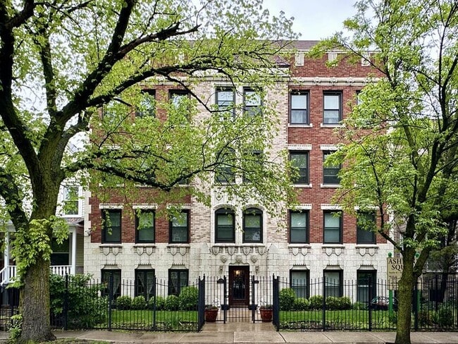 Building Photo - 4527 N Ashland Ave