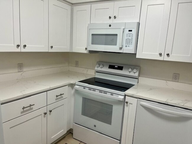 Building Photo - Captains Watch - first floor unit in Virgi...