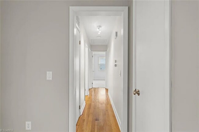 Building Photo - 1629 Ardsley St