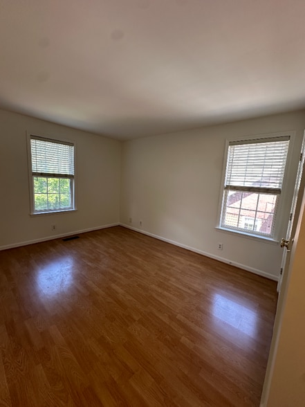 Building Photo - 1808B Ashwood Ave