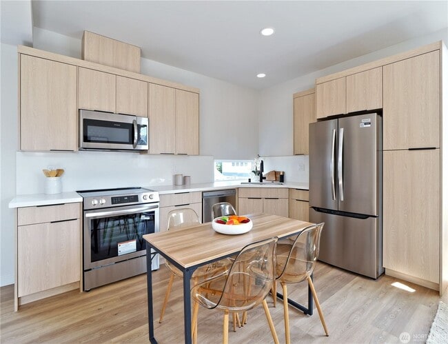 Building Photo - 6918 Flora Ave S