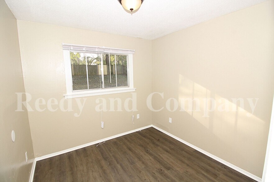Building Photo - 4557 Spring Valley Dr