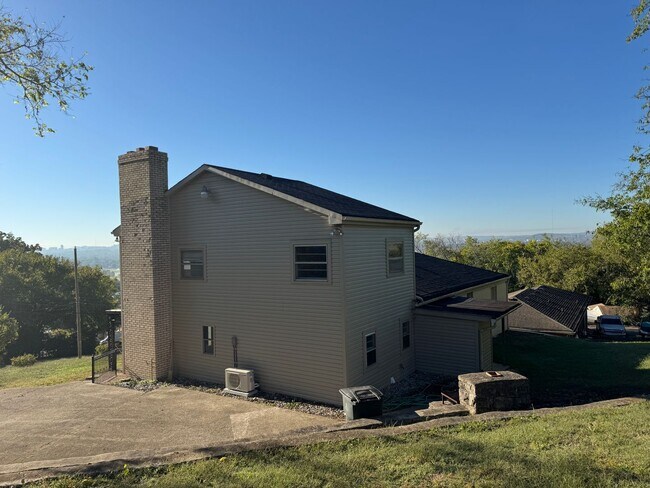 Building Photo - Newly remodeled house with a great city view!