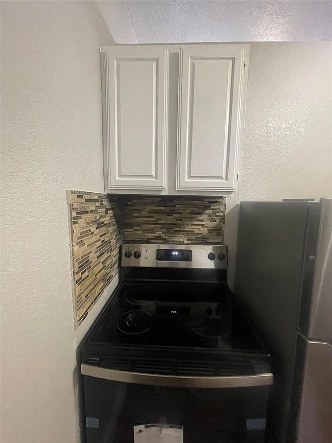 Building Photo - "Charming 1-Bed Gem in San Marcos: Cozy 700 sq ft Haven on West McCarty Lane!"