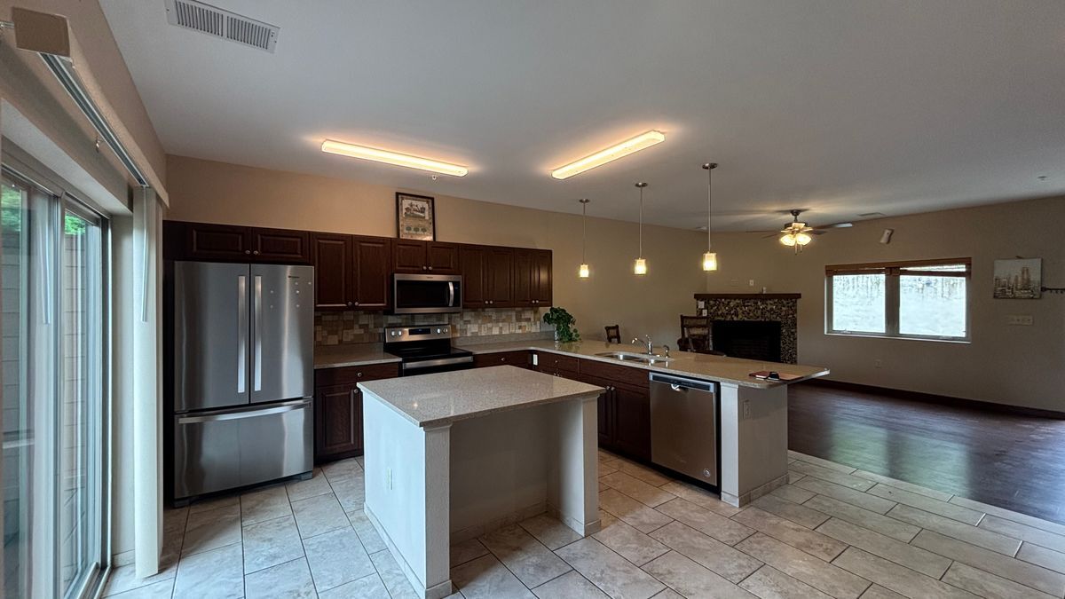 Building Photo - 128 Village Dr