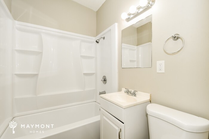 Building Photo - 10406 Pinehurst Dr