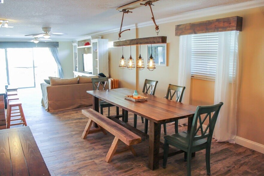 Building Photo - 4457 Floramar Terrace