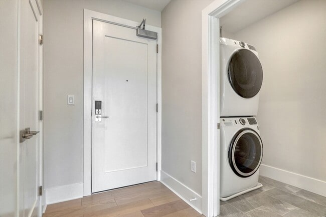 Building Photo - 62 Foundry St