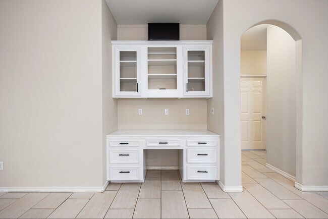 Building Photo - 2529 Windrose Dr