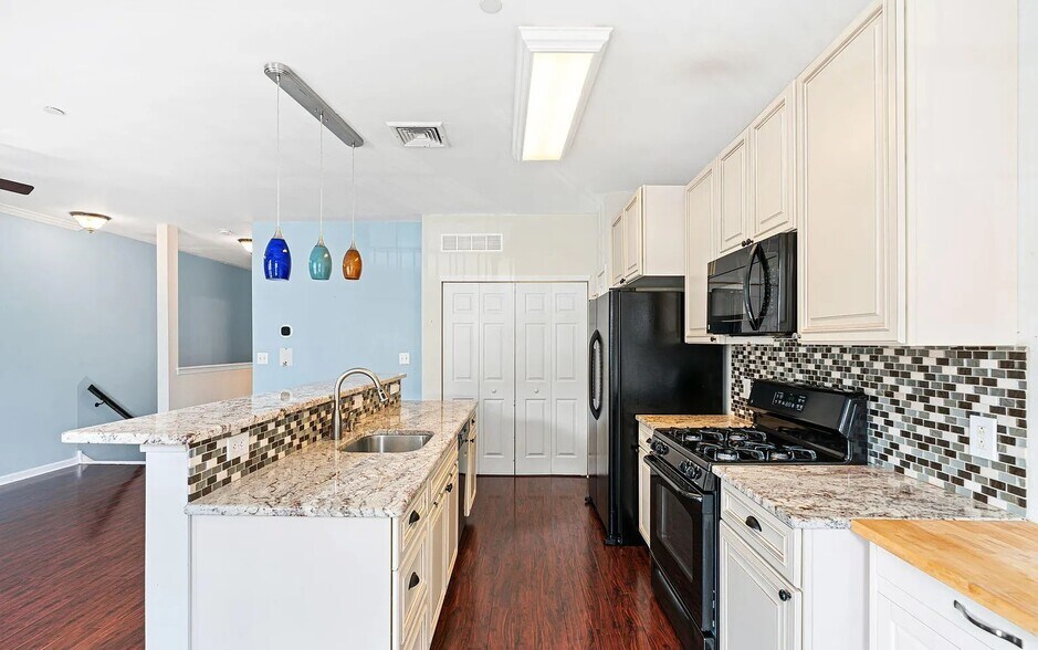 Building Photo - 1333 N 32nd St