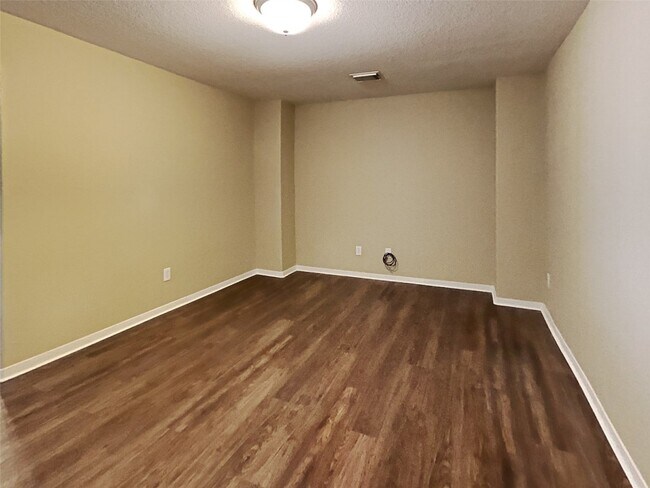 Building Photo - 4719 Blue Spruce Hill St