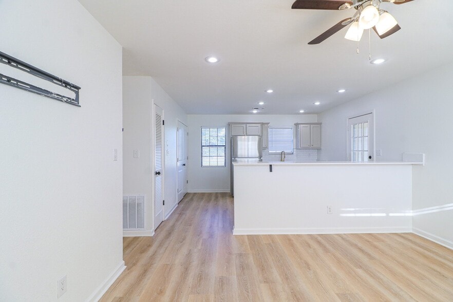 Building Photo - 86 cr 122
