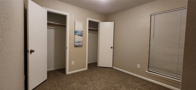 Building Photo - 15334 Oak Terrace Dr