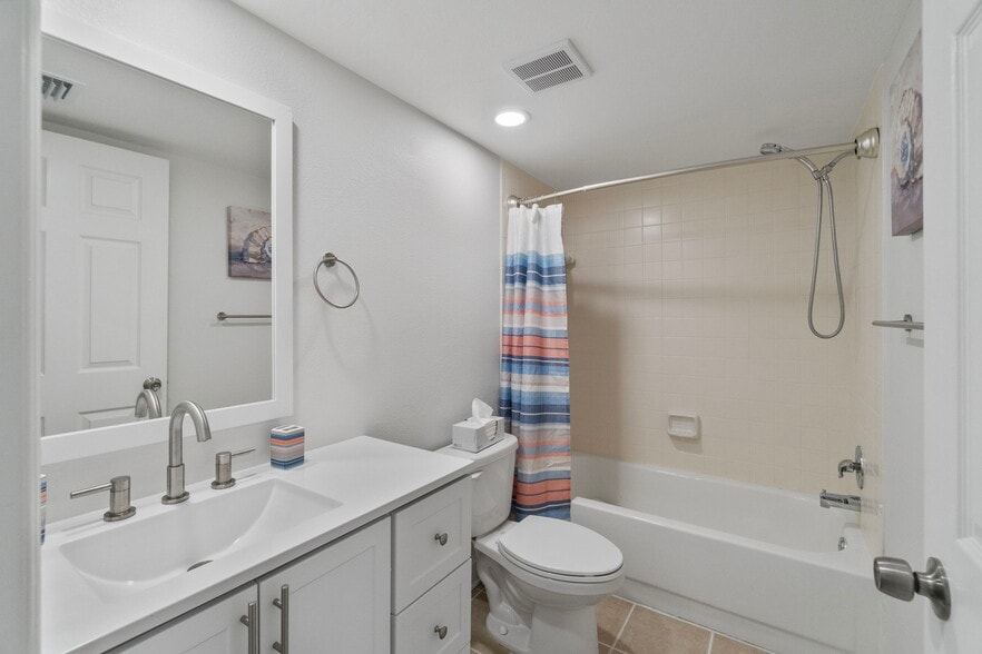 Building Photo - 433 Cerromar Ln