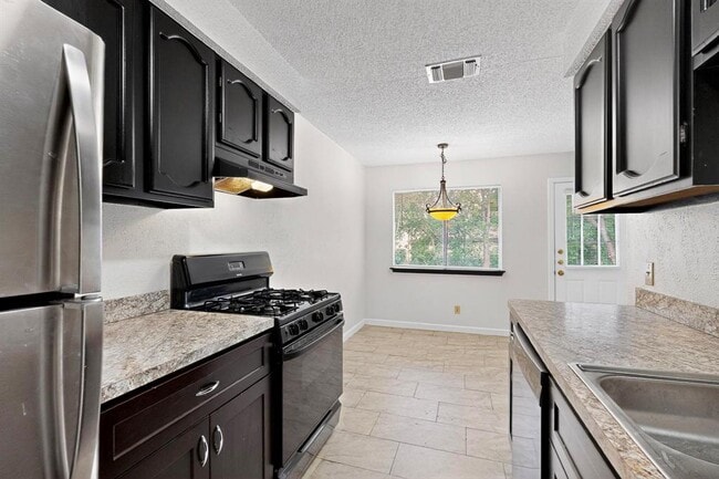 Building Photo - 6605 Bluestone St
