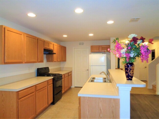 Building Photo - 1636 Pointe W Wy