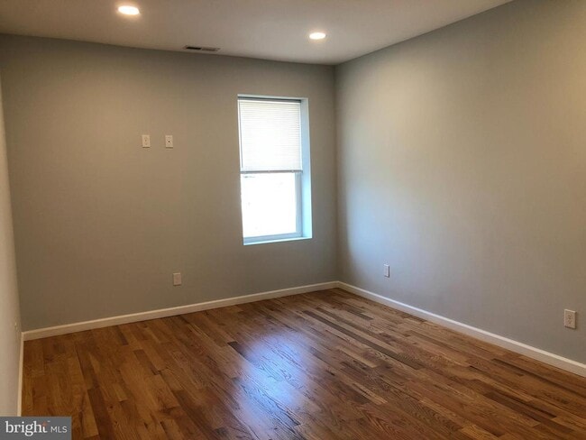 Building Photo - 441 Leverington Ave