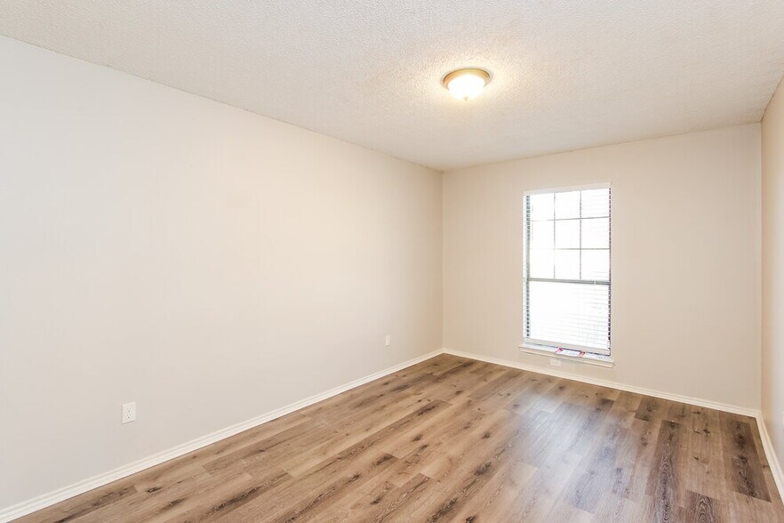 Building Photo - 7618 Creek Wood Dr