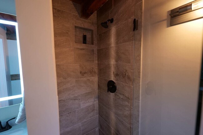 Building Photo - 23 Winter St