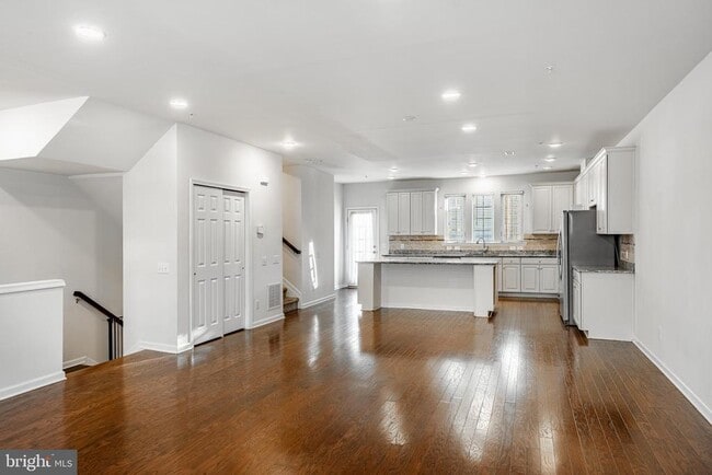 Building Photo - 33 Addison Ln