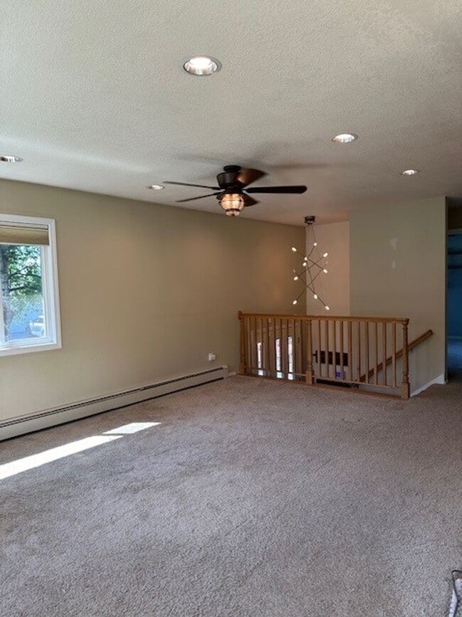 Building Photo - The Perfect Family Home! Large Yard, Deck ...