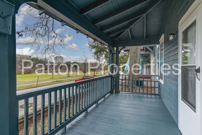 Building Photo - Five Points Home