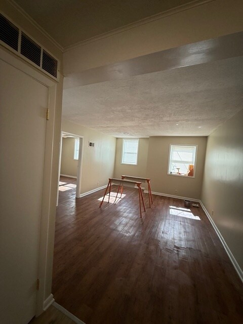 Living area - 302 S Independence St