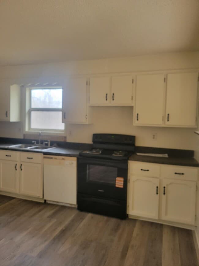 Building Photo - 71 Fox Den Ln