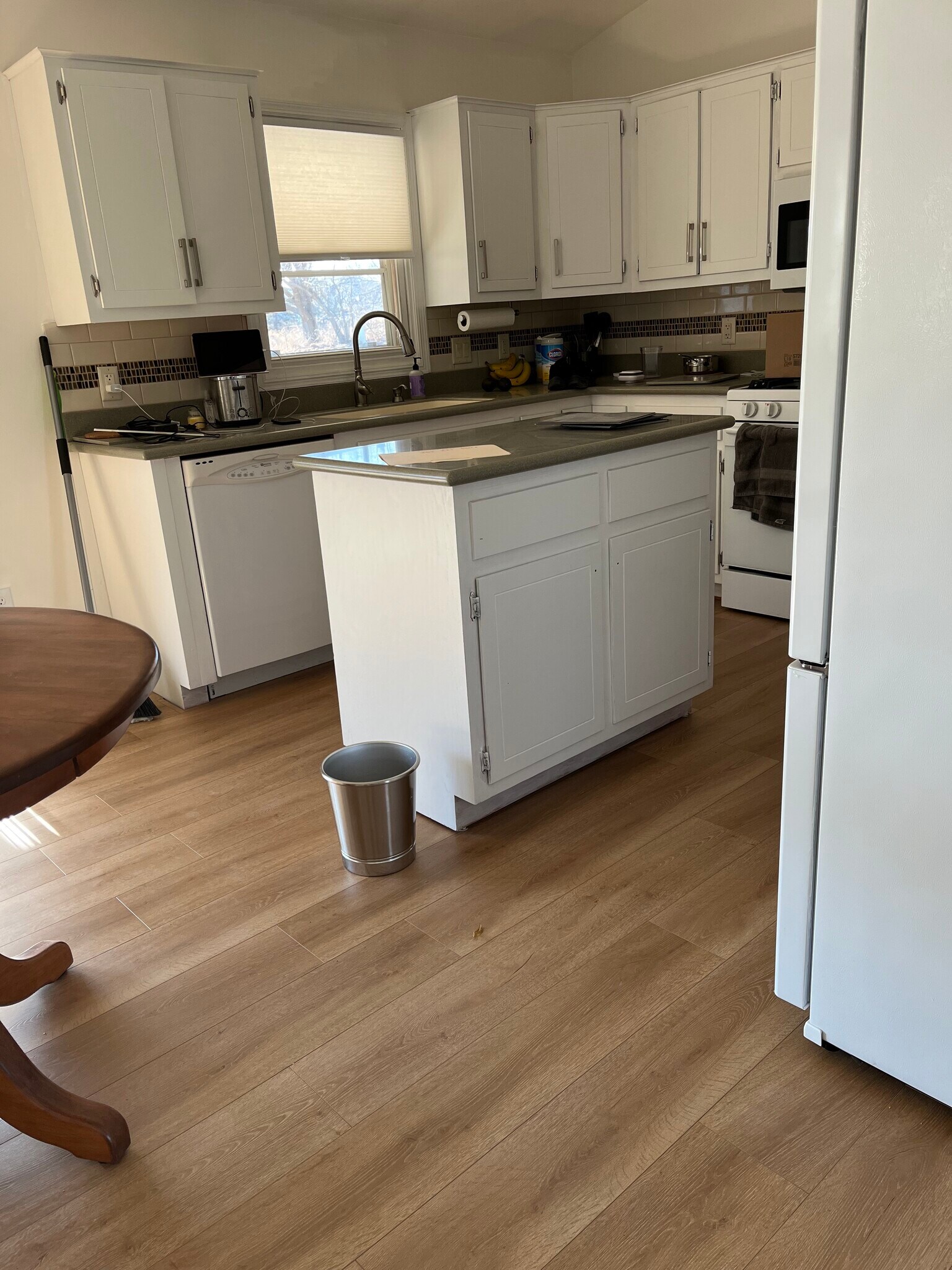 Kitchen - 7811 S Burdick Ave