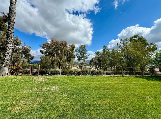 Building Photo - Beautiful 5B/3BA Home in Rancho Bernardo A...