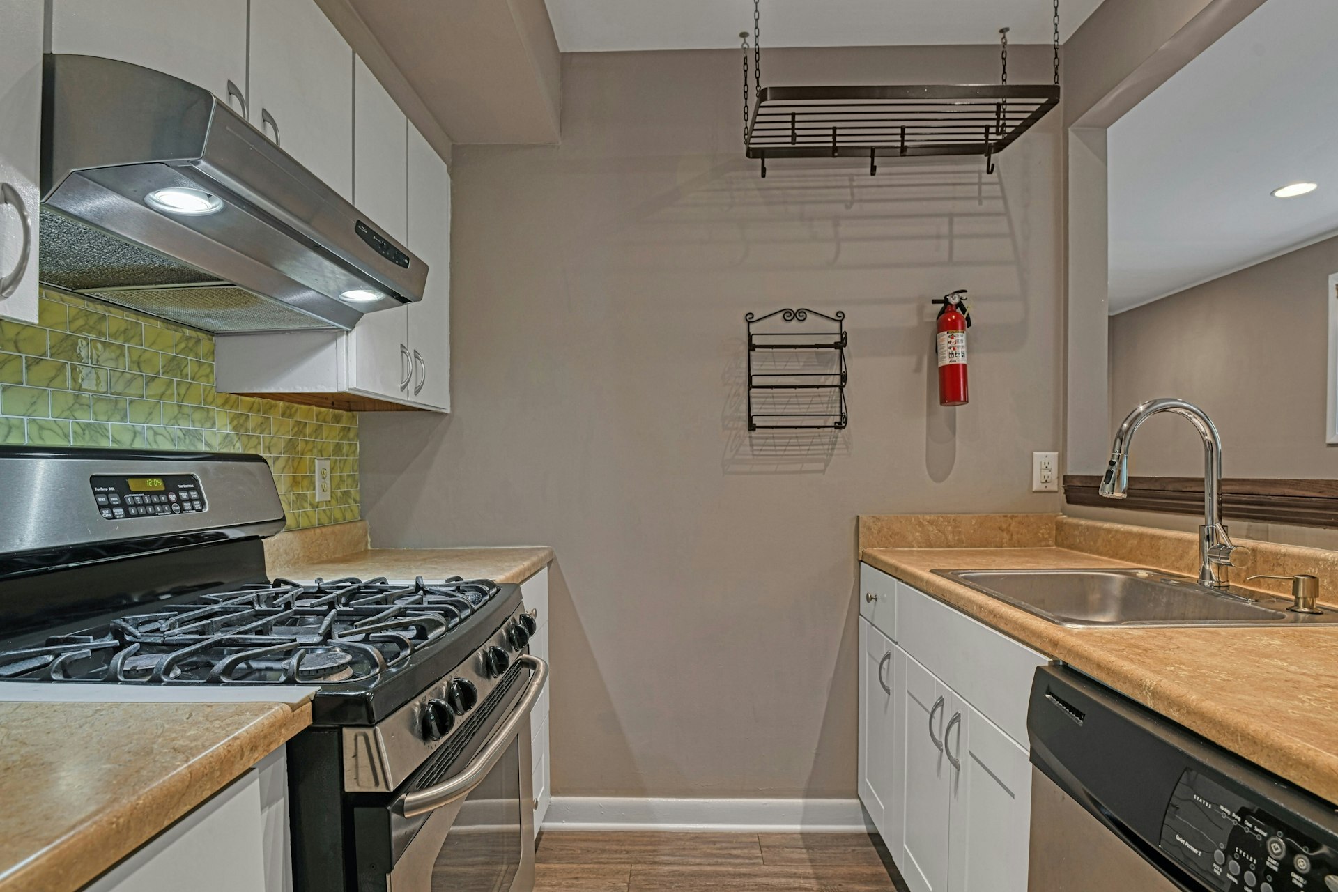 Building Photo - 31 Home Pl
