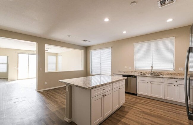 Building Photo - 6824 S 30th Dr
