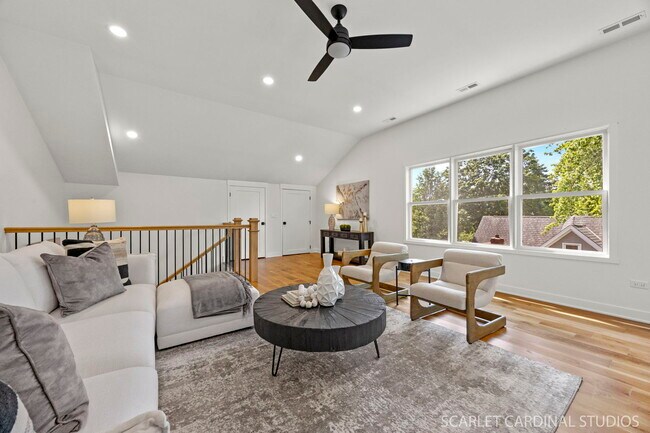 Building Photo - 715 N Brainard St