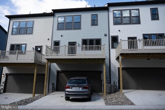 Building Photo - 238 Mainstream Dr
