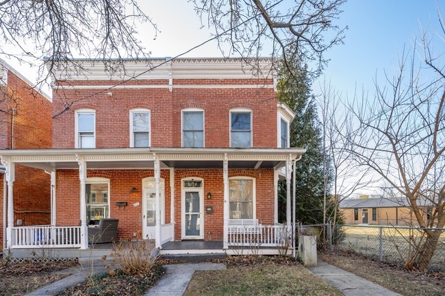 Building Photo - 216 Washington St