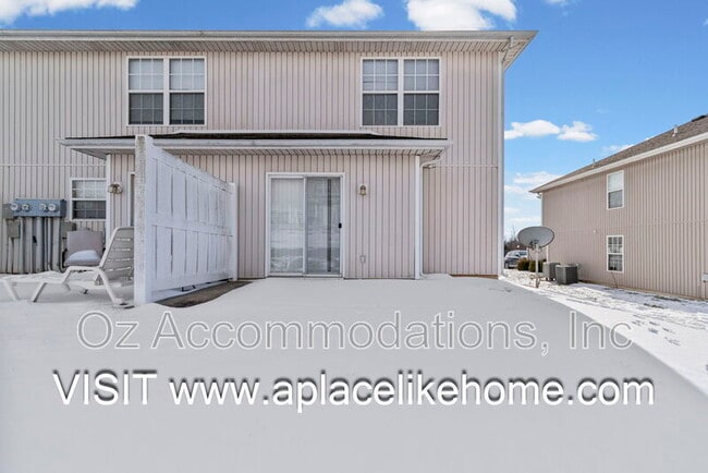 Building Photo - 807 SW Imperial Ln