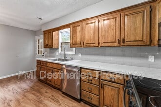 Building Photo - 1322 N Harvey Dr