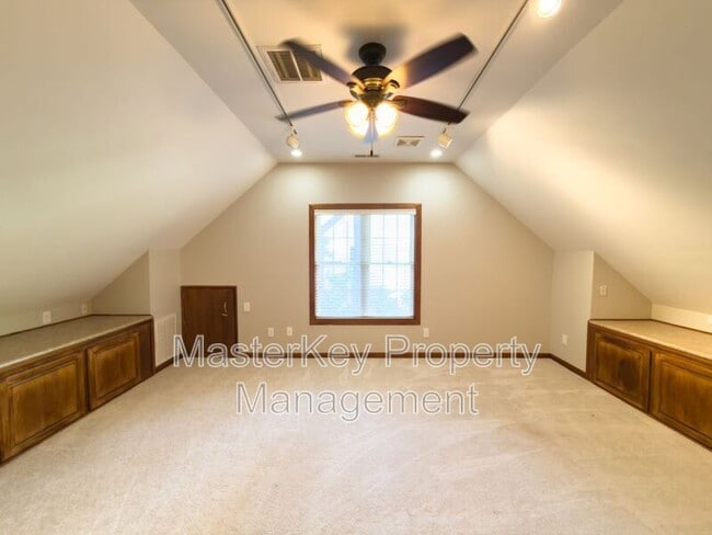 Building Photo - 251 Tillamook Dr