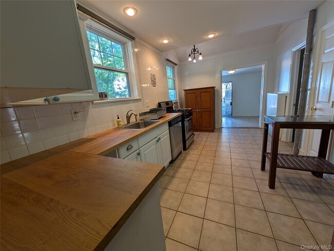 Building Photo - 56 Demarest Ave