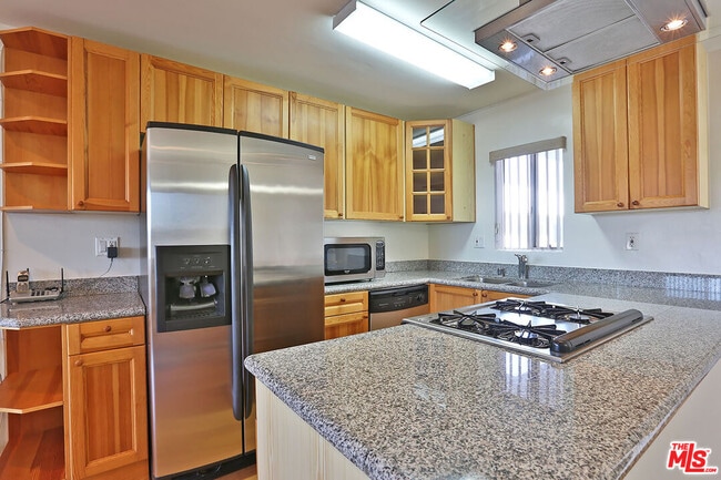 Building Photo - 1930 N Vermont Ave